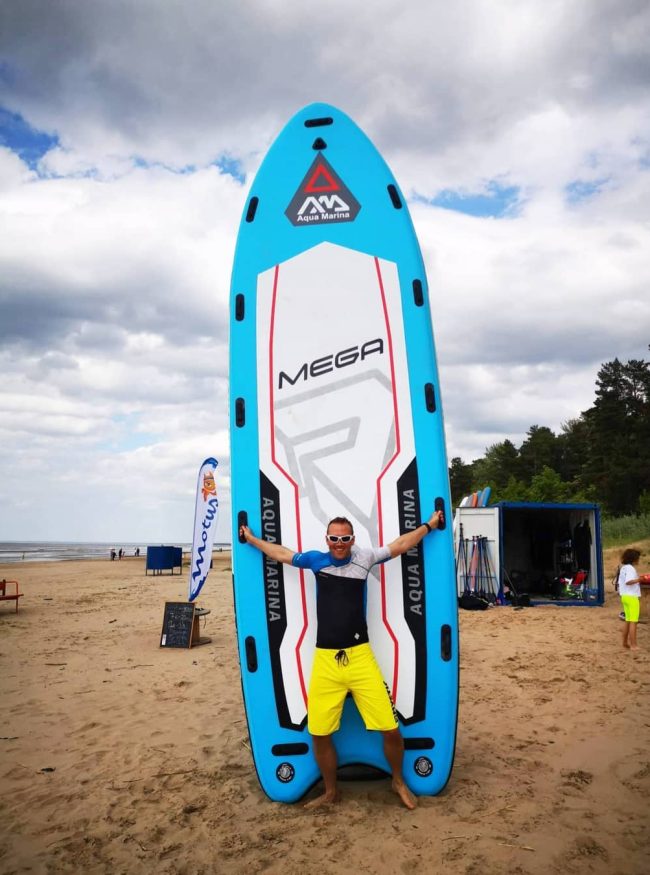 Narva-Jõesuu Surfiklubi - Inimene MEGA SUP'iga