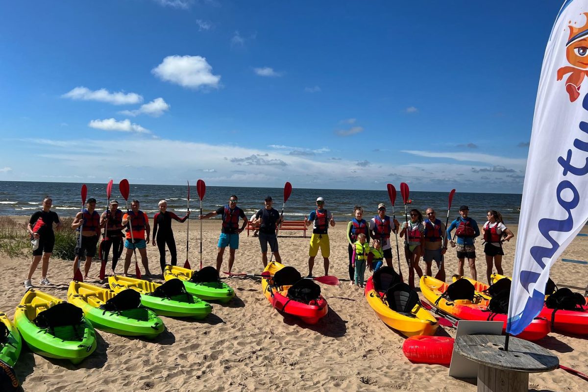 Narva-Jõesuu Surfiklubi - Inimesed koos kajakidega