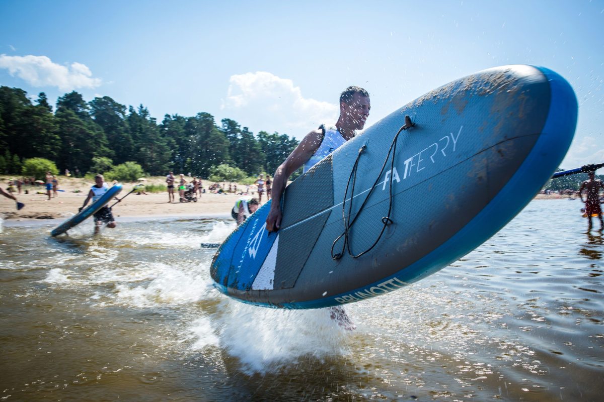 Narva-Jõesuu Surf Run 2018 jooksja SUP'idega